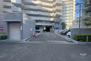 駐車場の出入り口　