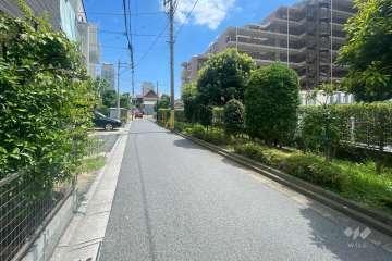 敷地北側の前面道路
