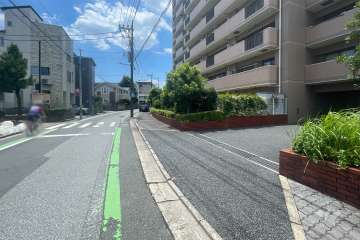敷地東側の前面道路