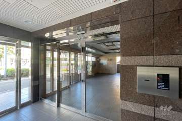 エントランスはオートロック付きです。