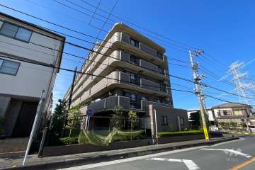 ライオンズヴィアーレ東川口の外観（南東側から）