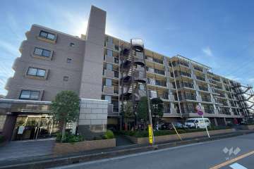 ライオンズヴィアーレ東川口の外観（北東側から）