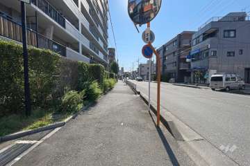 敷地南西側の前面道路