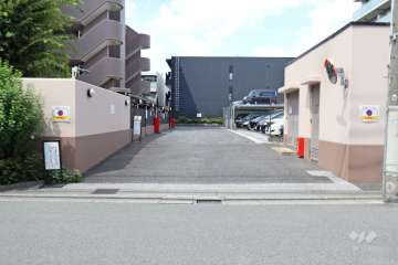 駐車場の出入り口