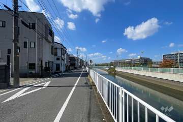 敷地北側の前面道路　