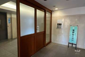 エントランスはオートロック付きです。