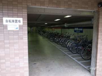屋内にある駐輪場