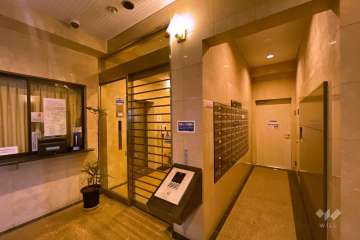 エントランスはオートロック付きです。