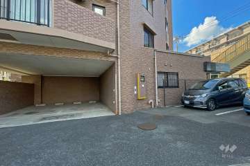 敷地内駐車場（屋内平面式と屋外平面式）