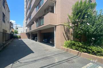 駐車場の出入り口