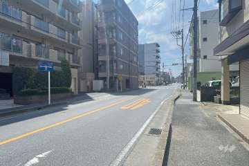 敷地東側の前面道路