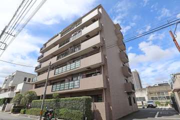 メイツ川口栄町の外観（北東側から）