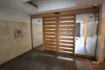 エントランスはオートロック付きです。