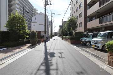 敷地東側の前面道路