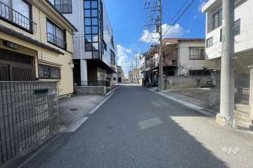 敷地北側の前面道路