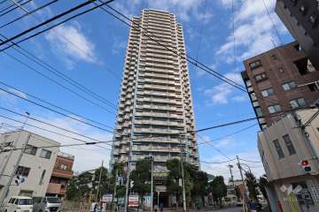 川口パークタワーの外観（南西側から）