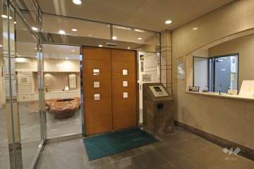 エントランスはオートロック付きです。