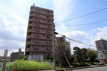 ルイシャトレ川口青木リバーパークの外観（北側から）