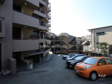 敷地北側にある敷地内駐車場