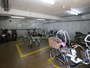 屋内にある駐輪場