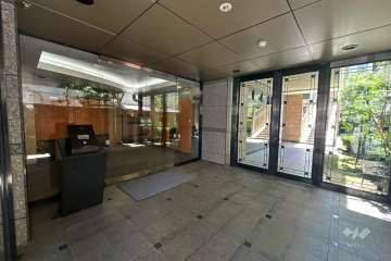 エントランスはオートロック付きです。