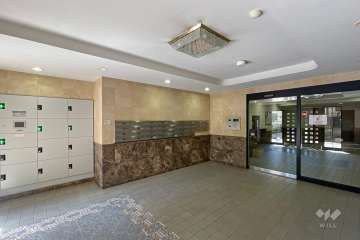 エントランスはオートロック付きです。