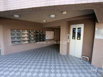 共用ポストとエレベーター