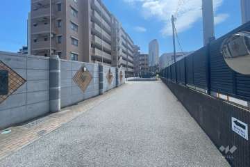 駐車場の出入り口