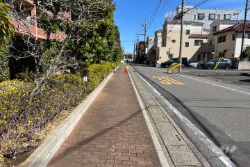 敷地南側の前面道路