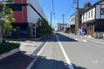 敷地北側の前面道路