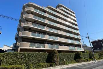 ルイシャトレ川口プレイズの外観（南西側から）　