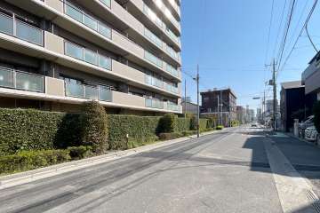 敷地南側の前面道路