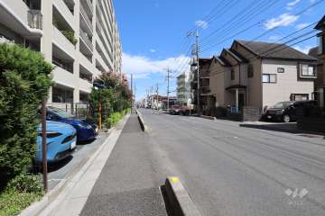 敷地南側の前面道路　