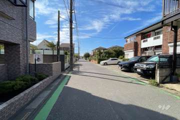 敷地北側の前面道路（東側から）