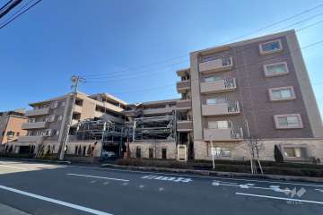 レーベンリヴァーレ東川口の外観（北側から）