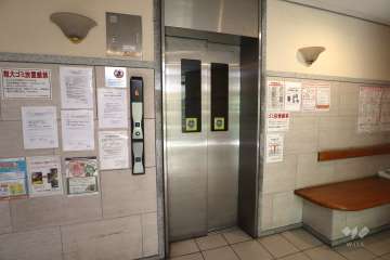 共用のエレベーター