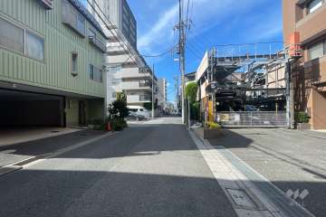 敷地西側の前面道路