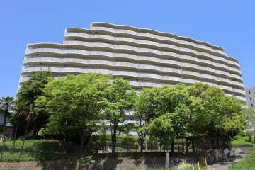 藤和箕面ホームズA棟（ウエストアーク）の外観（南側から）