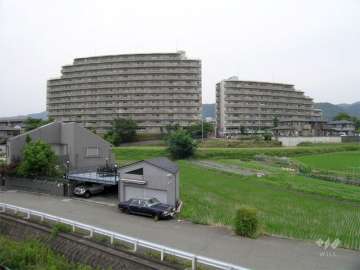 藤和箕面ホームズ全体（南側から）