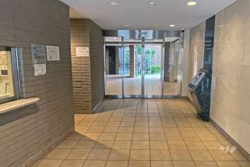 エントランスはオートロック付きです。