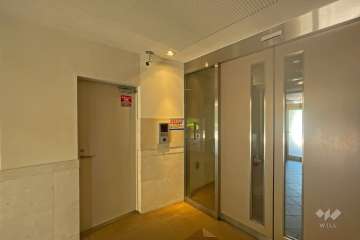 エントランスはオートロック付きです。