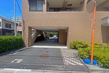 駐車場の出入り口