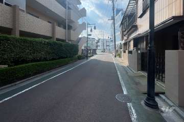敷地北東側の前面道路　