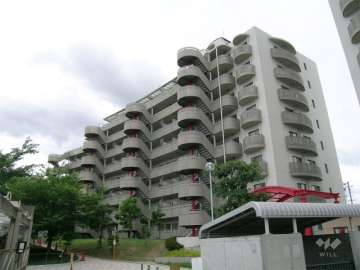 藤和箕面ホームズＢ棟（イーストアーク）の外観（北西側から）