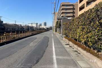 敷地南西側の前面道路