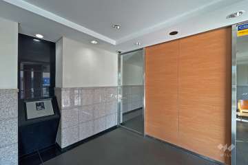 エントランスはオートロック付きです。