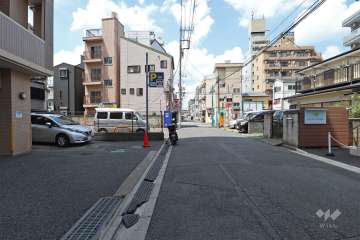 敷地北側の前面道路（東側から）