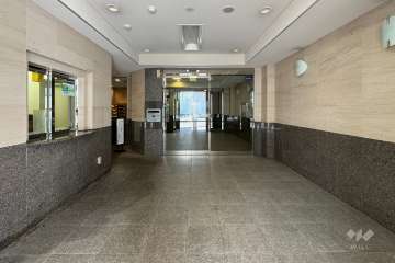 エントランスはオートロック付きです。