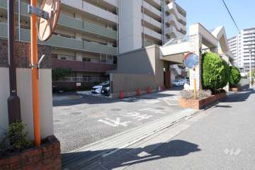 駐車場の出入り口　