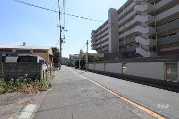 敷地東側の前面道路